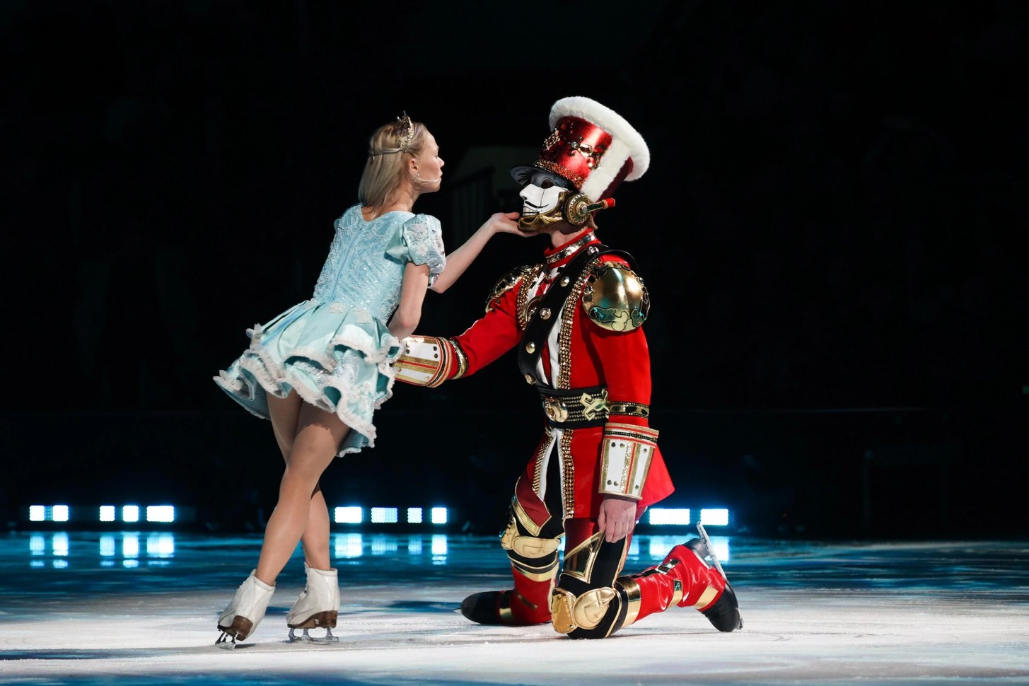 18 января 2026 г. на катке на Советской площади покажут ледовый спектакль "Щелкунчик" 18 января 2026 г. на катке на Советской площади покажут ледовый спектакль "Щелкунчик"