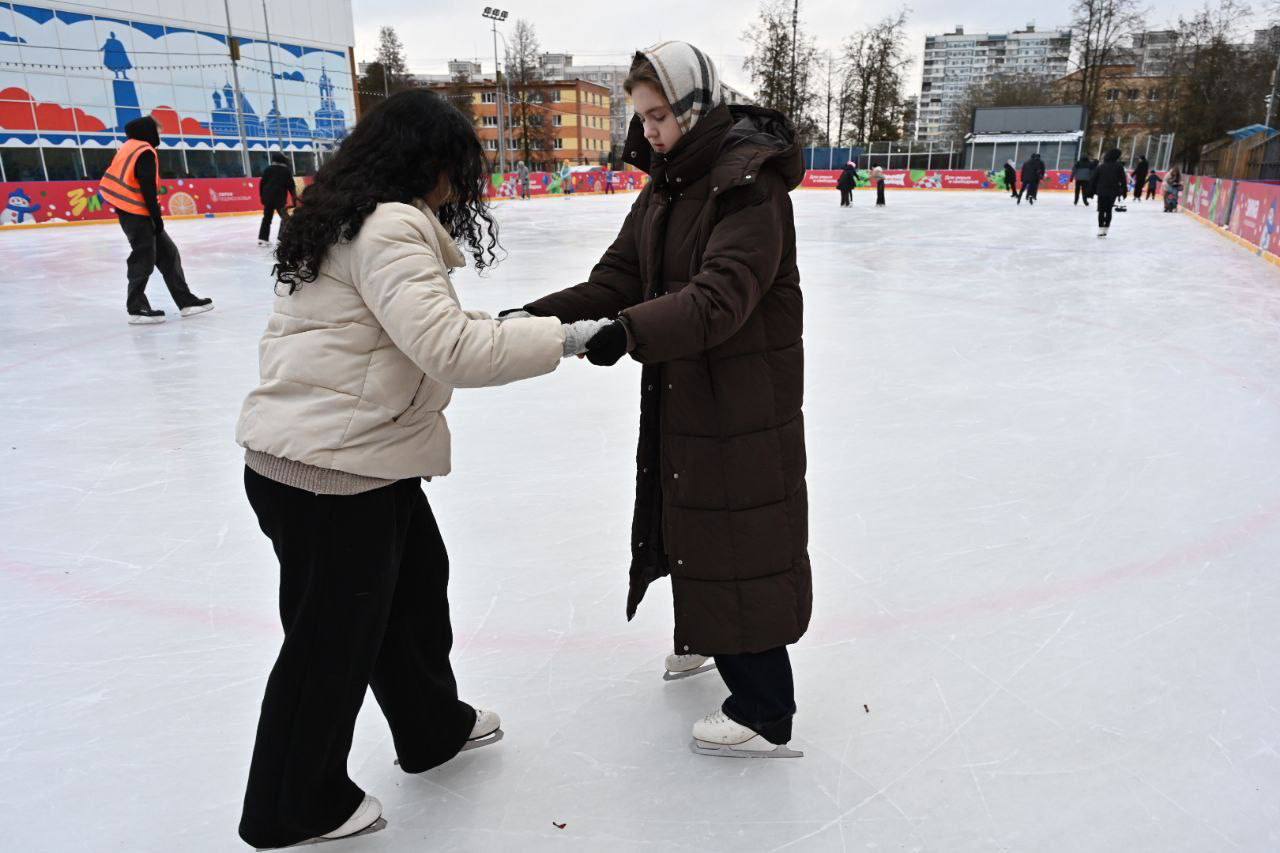 Зима наступила, и ледовая площадка с искусственным покрытием в парке «Питомник» ждёт своих гостей! Зима наступила, и ледовая площадка с искусственным покрытием в парке «Питомник» ждёт своих гостей!