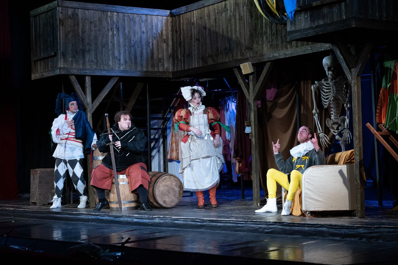 «Двенадцатая ночь» в Серпухове: клубок шекспировских ошибок распутывают на сцене «Двенадцатая ночь» в Серпухове: клубок шекспировских ошибок распутывают на сцене