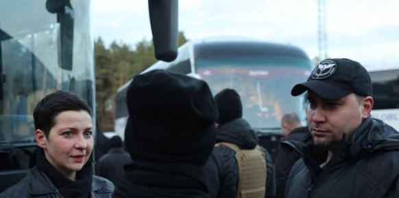 Новости к этому часу:. Большинство помилованных Лукашенко осуждённых было выслано на Украину, их встречал глава ГУР Украины Кирилл Буданов