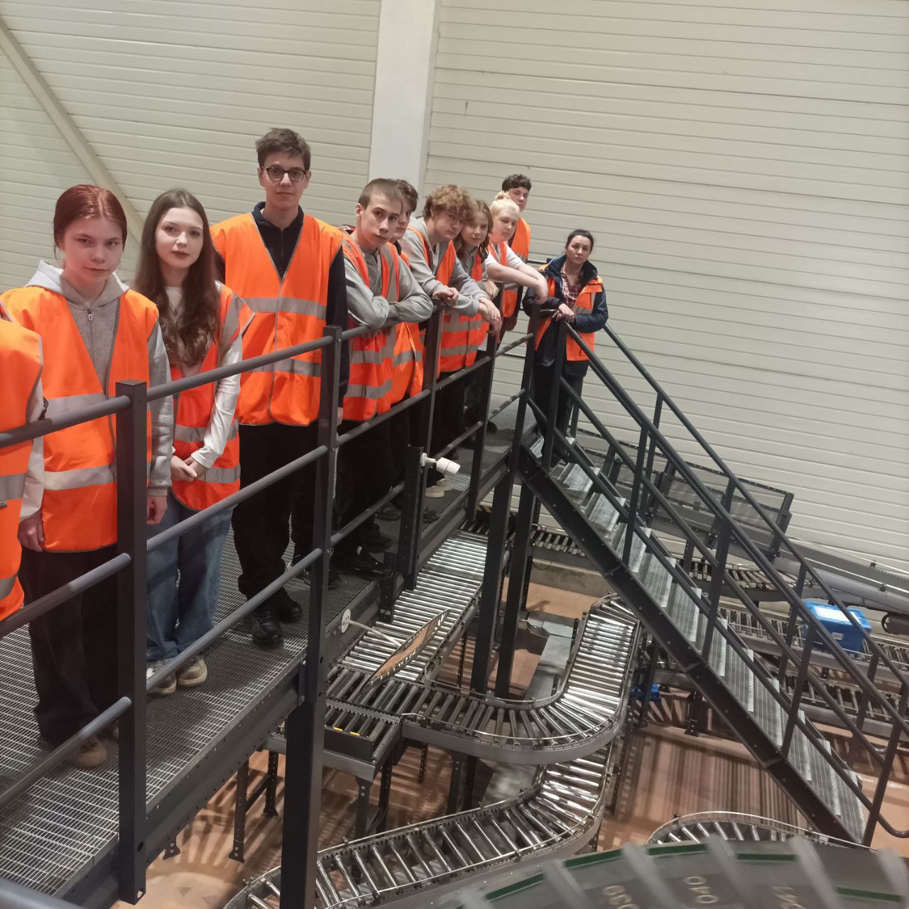 12 декабря ученики 9г класса МБОУ Новобытовская СОШ (Крюково) в рамках недели функциональной грамотности посетили складской комплекс FM Logistic 12 декабря ученики 9г класса МБОУ Новобытовская СОШ (Крюково) в рамках недели функциональной грамотности посетили складской комплекс FM Logistic