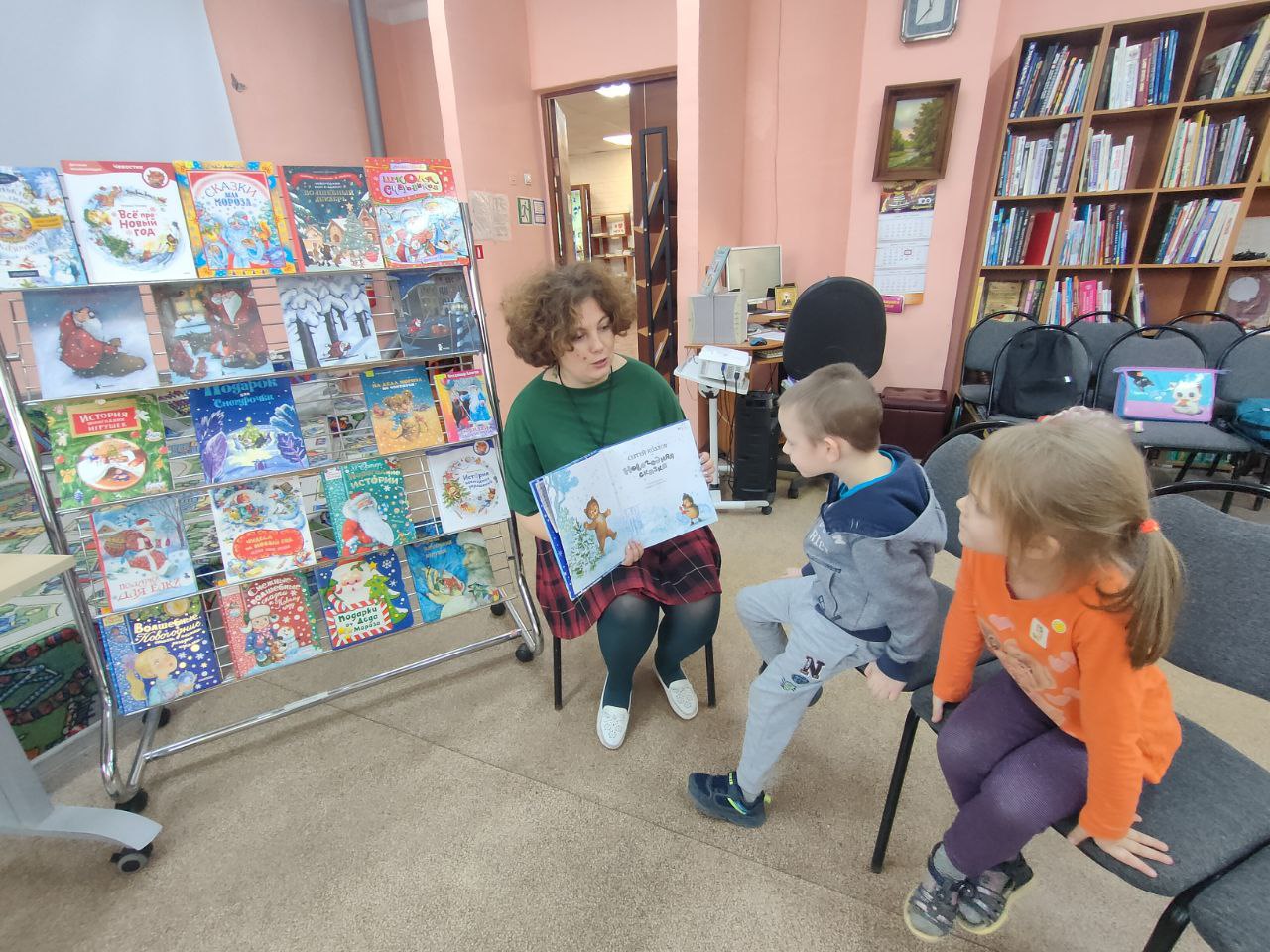 Новогодняя сказка настраивает на праздник в чеховской библиотеке Новогодняя сказка настраивает на праздник в чеховской библиотеке