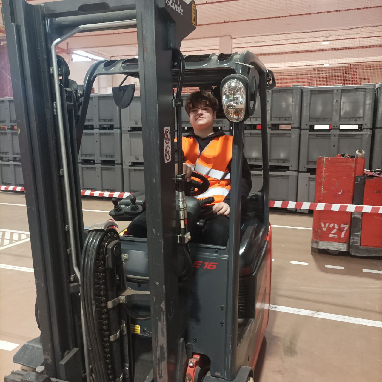 12 декабря ученики 9г класса МБОУ Новобытовская СОШ (Крюково) в рамках недели функциональной грамотности посетили складской комплекс FM Logistic 12 декабря ученики 9г класса МБОУ Новобытовская СОШ (Крюково) в рамках недели функциональной грамотности посетили складской комплекс FM Logistic