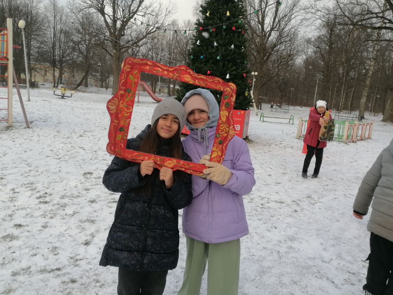 Наши новости. Творческий коллектив Дома Культуры «Радуга» организовал праздничную программу «Проказница Зима» в парке «Дубки» с. Троицкое Наши новости. Творческий коллектив Дома Культуры «Радуга» организовал праздничную программу «Проказница Зима» в парке «Дубки» с. Троицкое