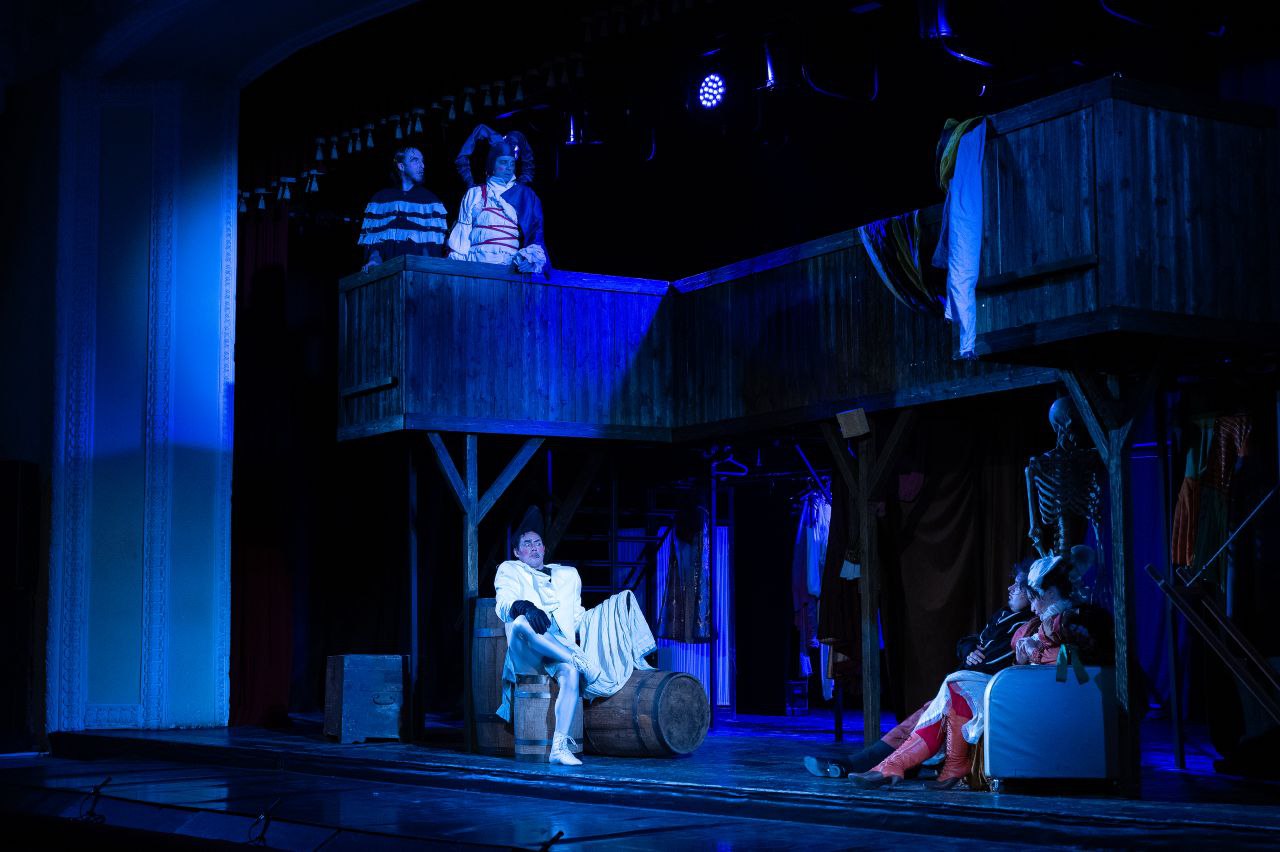 «Двенадцатая ночь» в Серпухове: клубок шекспировских ошибок распутывают на сцене «Двенадцатая ночь» в Серпухове: клубок шекспировских ошибок распутывают на сцене