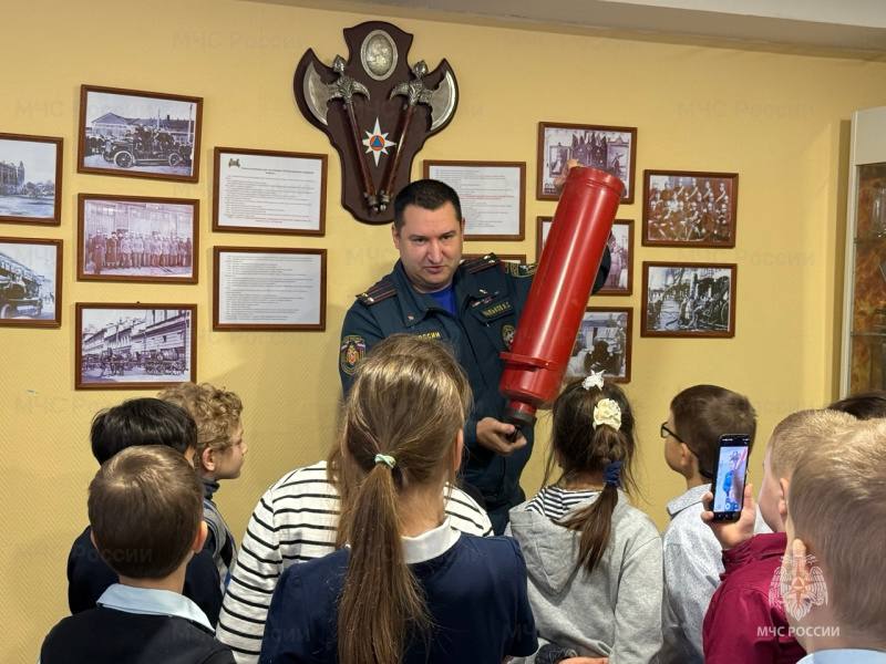 В пожарно-спасательной части Воскресенска побывали учащиеся школы «Горизонт»