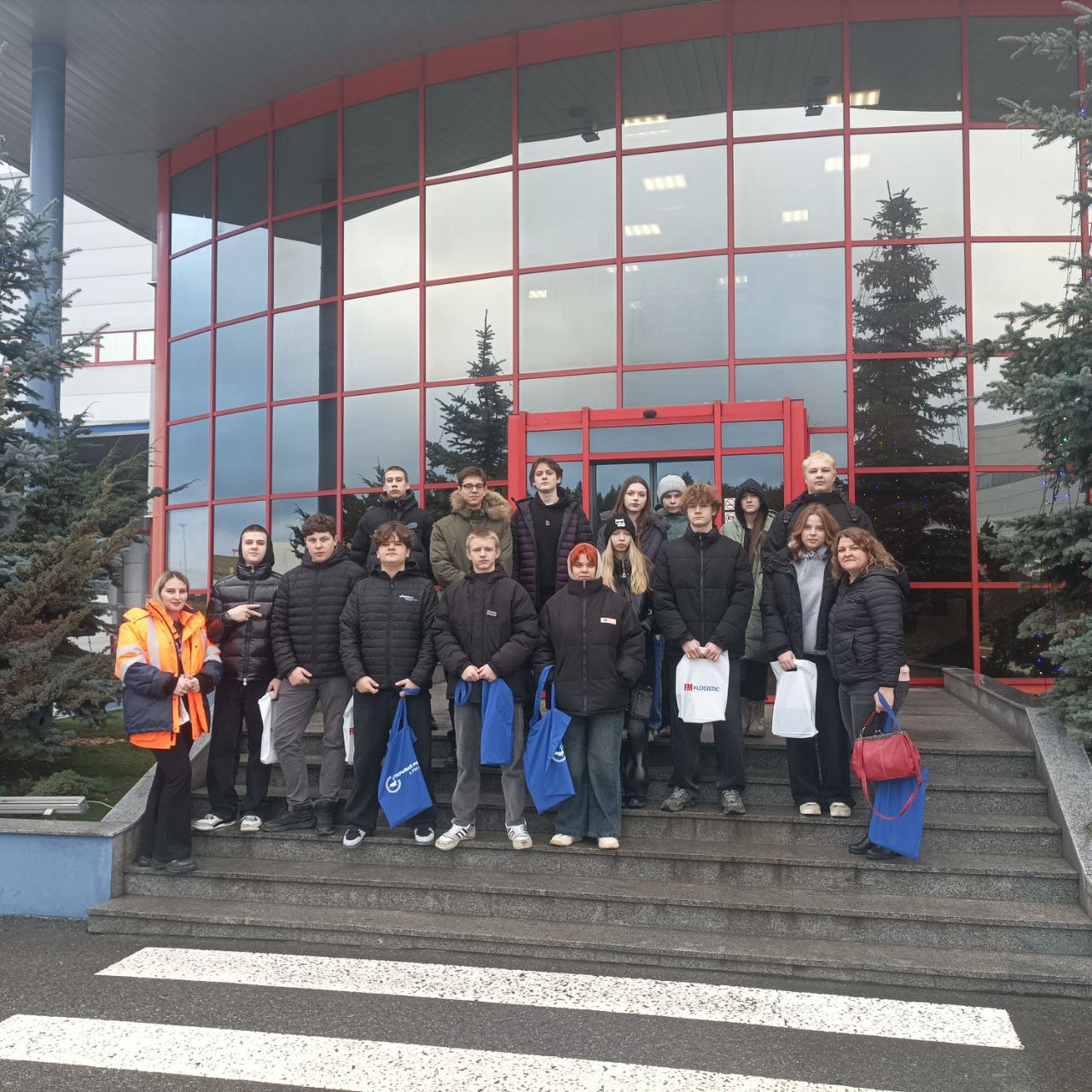 12 декабря ученики 9г класса МБОУ Новобытовская СОШ (Крюково) в рамках недели функциональной грамотности посетили складской комплекс FM Logistic 12 декабря ученики 9г класса МБОУ Новобытовская СОШ (Крюково) в рамках недели функциональной грамотности посетили складской комплекс FM Logistic