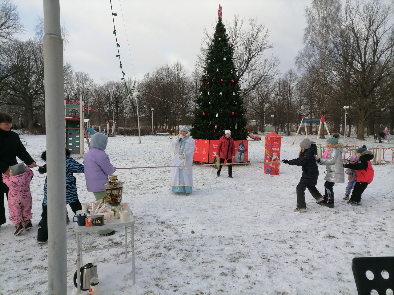 Наши новости. Творческий коллектив Дома Культуры «Радуга» организовал праздничную программу «Проказница Зима» в парке «Дубки» с. Троицкое Наши новости. Творческий коллектив Дома Культуры «Радуга» организовал праздничную программу «Проказница Зима» в парке «Дубки» с. Троицкое