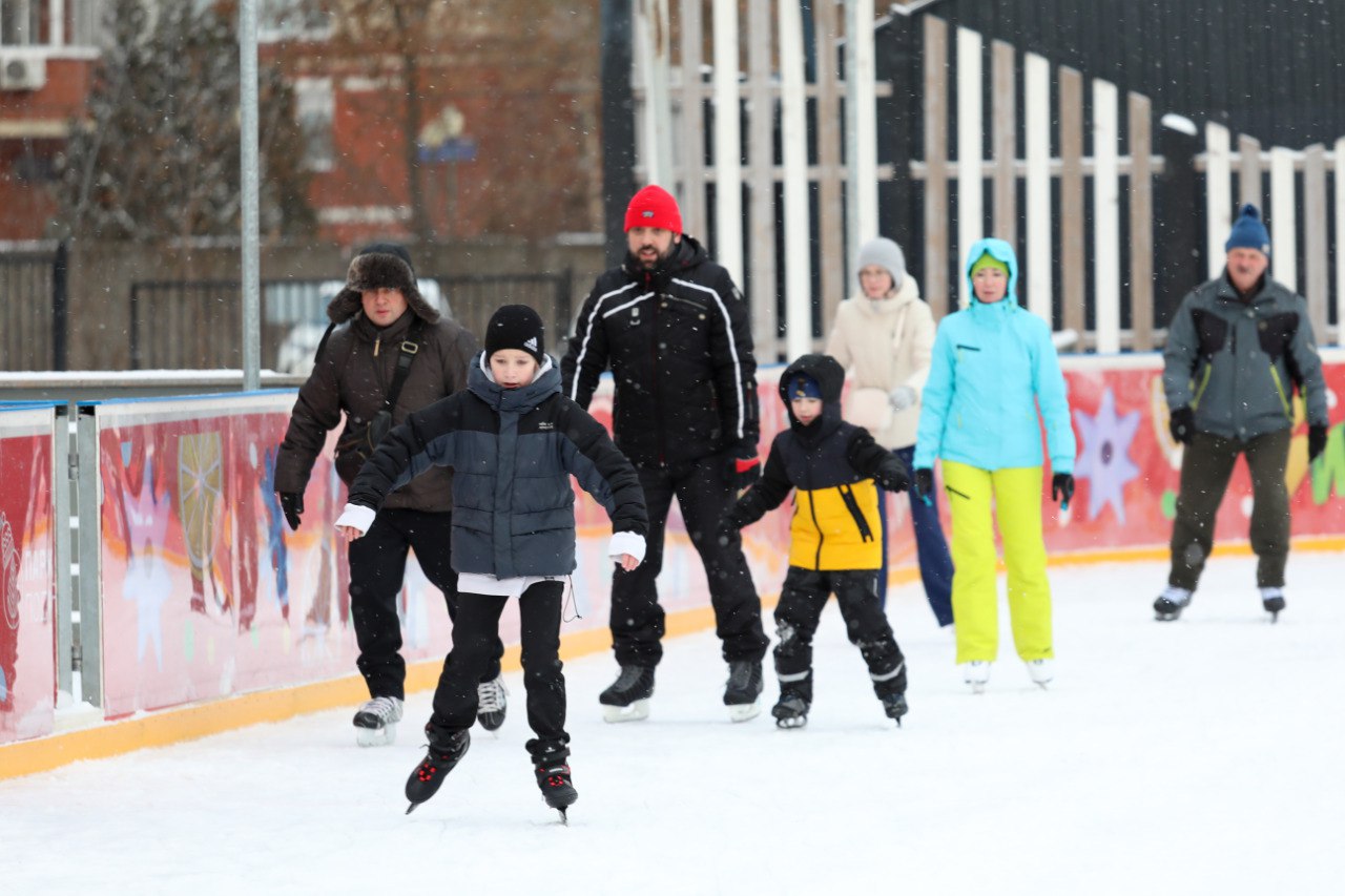 Выпал снег и как будто приблизил к нам новогодние праздники Выпал снег и как будто приблизил к нам новогодние праздники