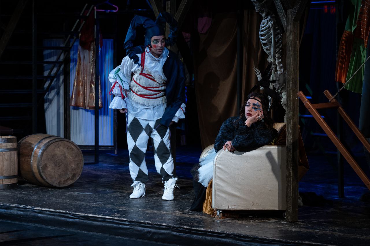 «Двенадцатая ночь» в Серпухове: клубок шекспировских ошибок распутывают на сцене «Двенадцатая ночь» в Серпухове: клубок шекспировских ошибок распутывают на сцене