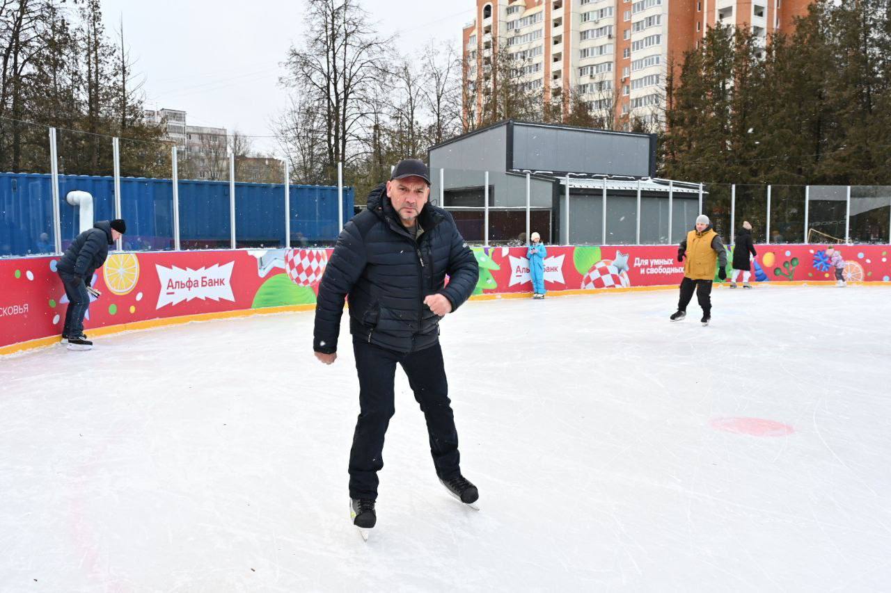 Зима наступила, и ледовая площадка с искусственным покрытием в парке «Питомник» ждёт своих гостей! Зима наступила, и ледовая площадка с искусственным покрытием в парке «Питомник» ждёт своих гостей!