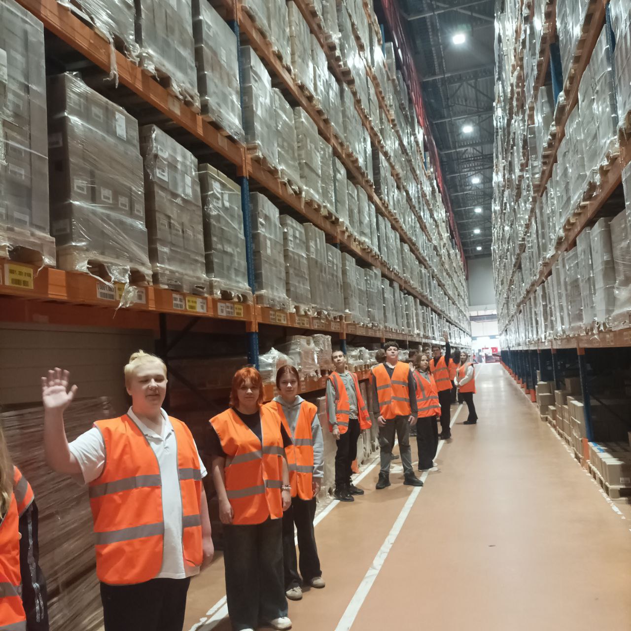 12 декабря ученики 9г класса МБОУ Новобытовская СОШ (Крюково) в рамках недели функциональной грамотности посетили складской комплекс FM Logistic 12 декабря ученики 9г класса МБОУ Новобытовская СОШ (Крюково) в рамках недели функциональной грамотности посетили складской комплекс FM Logistic