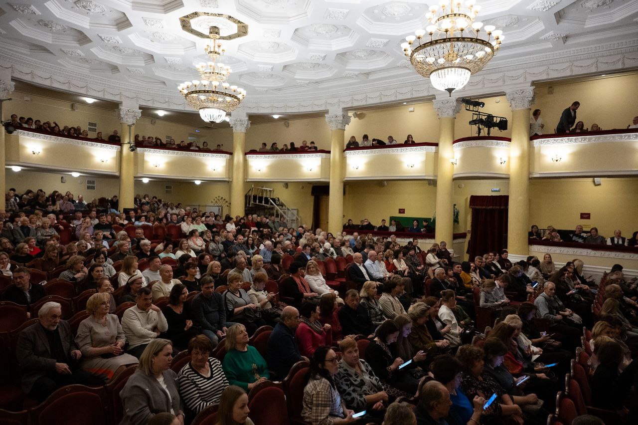 «Двенадцатая ночь» в Серпухове: клубок шекспировских ошибок распутывают на сцене «Двенадцатая ночь» в Серпухове: клубок шекспировских ошибок распутывают на сцене