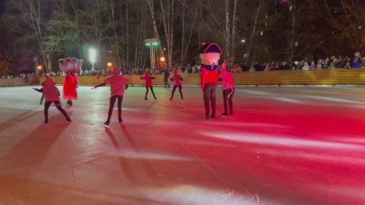 ПЕРВЫЕ КАДРЫ ОТКРЫТИЯ ТЕАТРАЛЬНОГО КАТКА