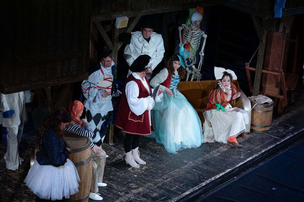 «Двенадцатая ночь» в Серпухове: клубок шекспировских ошибок распутывают на сцене «Двенадцатая ночь» в Серпухове: клубок шекспировских ошибок распутывают на сцене