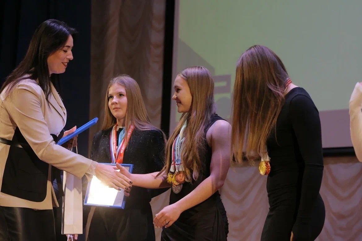 Юные спортсмены - победители первенства России из Долгопрудного получили награды Юные спортсмены - победители первенства России из Долгопрудного получили награды