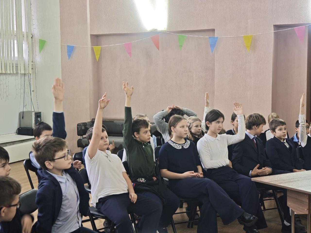 Наши новости. Игра-викторина ко Дню Конституции Российской Федерации прошла в ДК "Родник" м.о. Чехов Наши новости. Игра-викторина ко Дню Конституции Российской Федерации прошла в ДК "Родник" м.о. Чехов