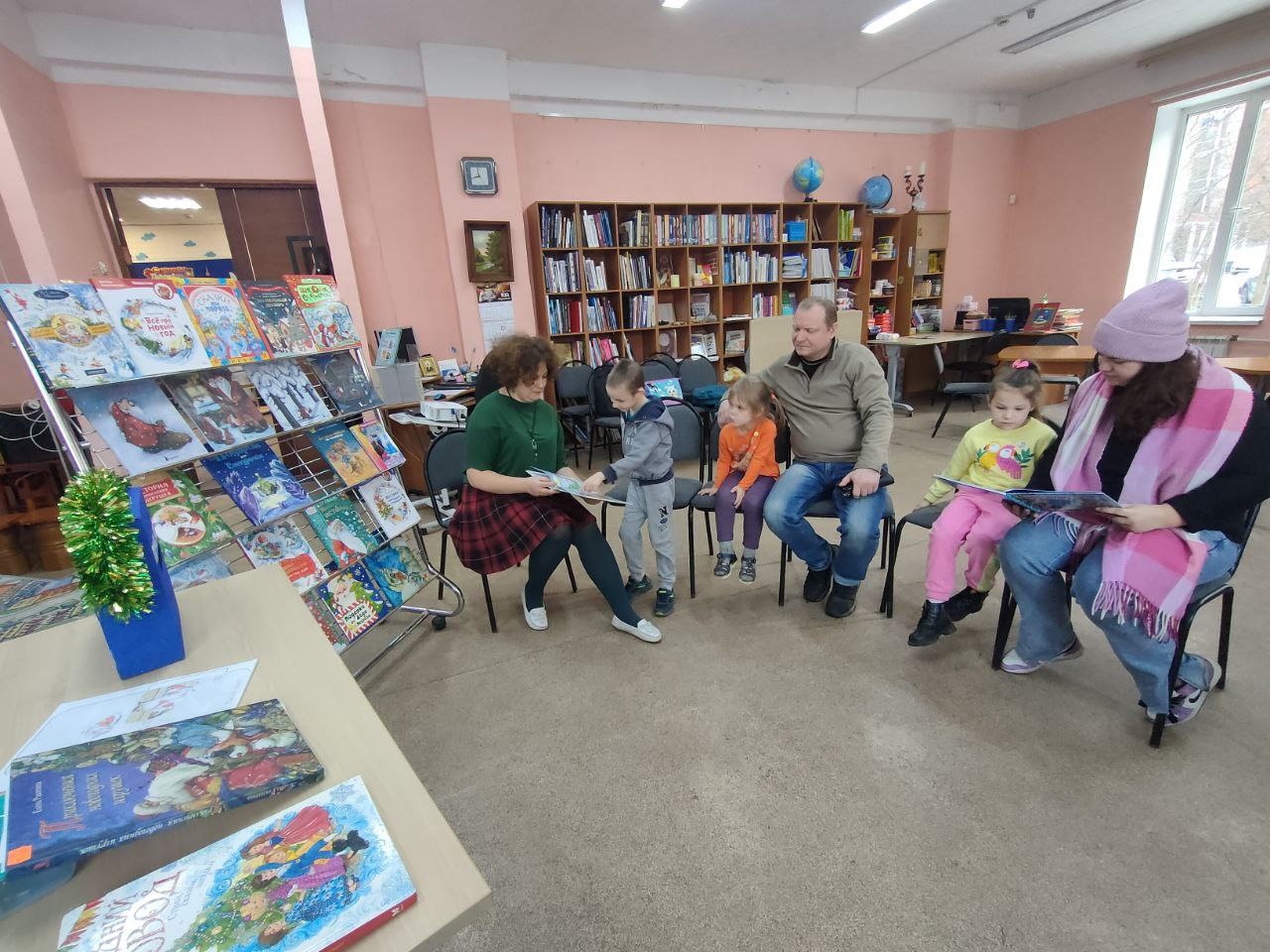 Новогодняя сказка настраивает на праздник в чеховской библиотеке Новогодняя сказка настраивает на праздник в чеховской библиотеке