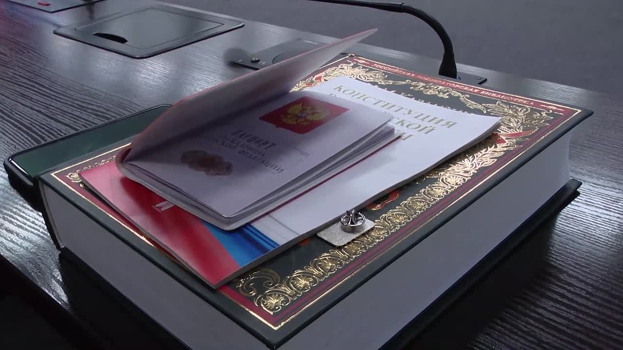 Тринадцать юных реутовчан получили первые паспорта в День Конституции