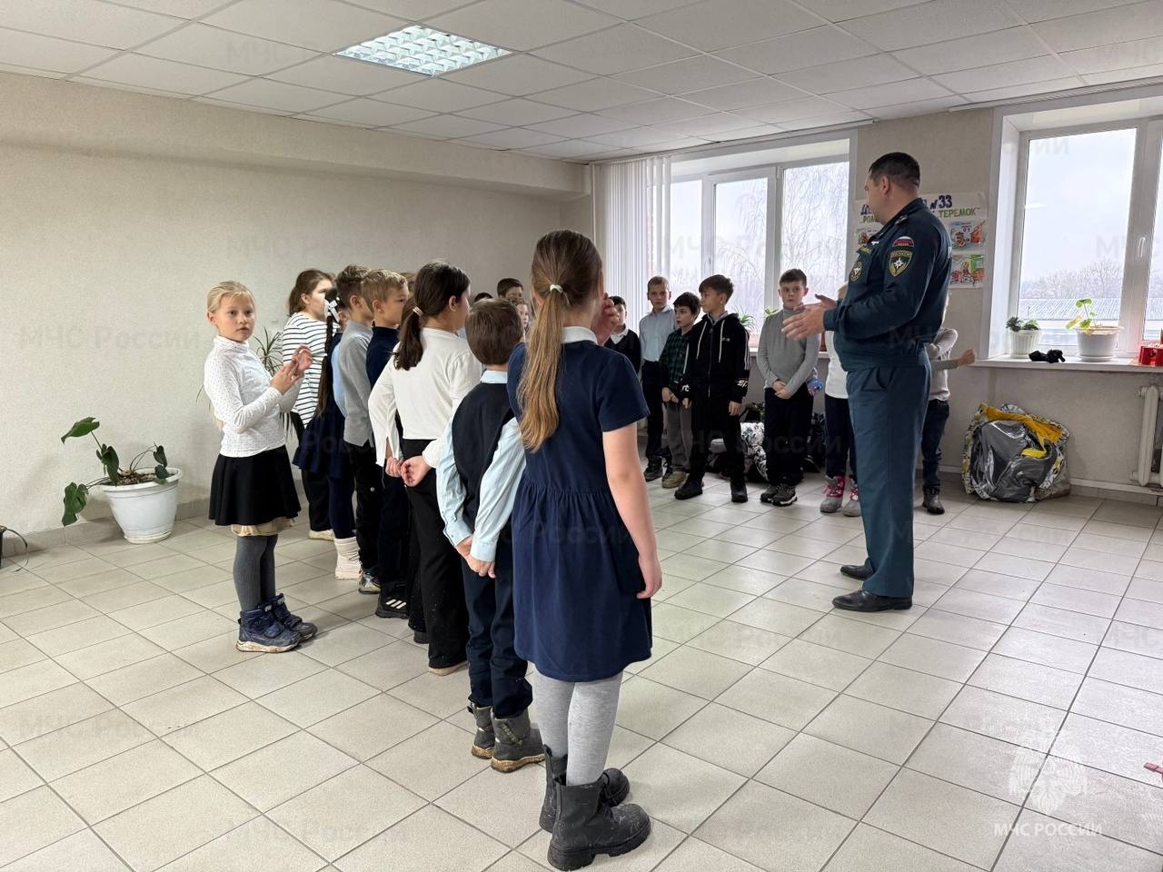 В пожарно-спасательной части Воскресенска побывали учащиеся школы «Горизонт» В пожарно-спасательной части Воскресенска побывали учащиеся школы «Горизонт»