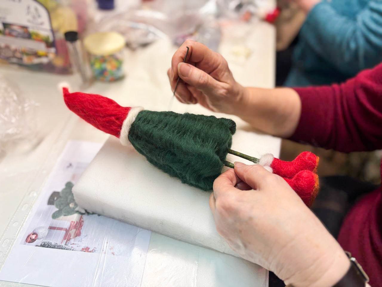 Занятия фелтингом в клубе «Активного долголетия» г. Куровское продолжают набирать популярность Занятия фелтингом в клубе «Активного долголетия» г. Куровское продолжают набирать популярность