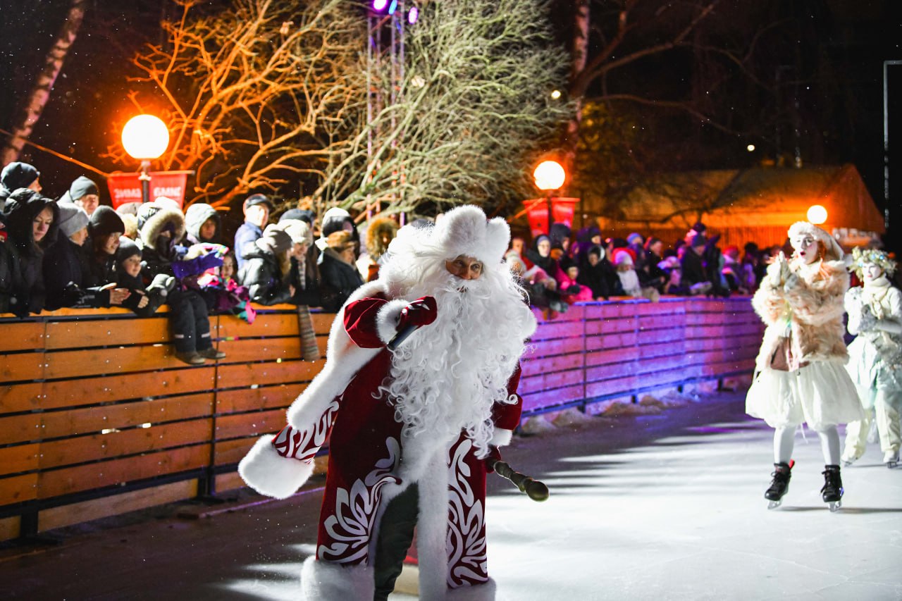В Химках открыли седьмой сезон Театрального катка: Самые яркие моменты В Химках открыли седьмой сезон Театрального катка: Самые яркие моменты