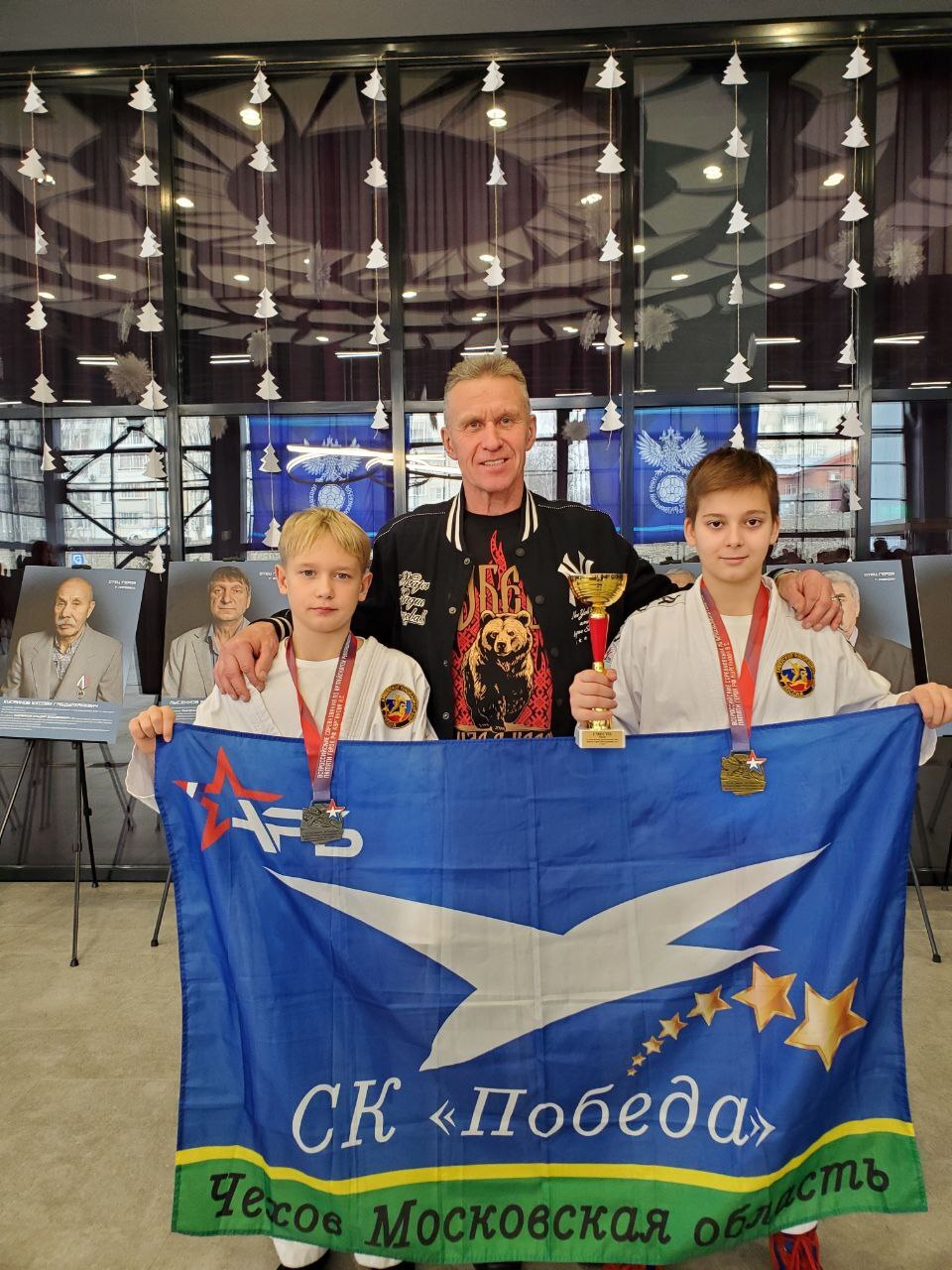 Учащиеся центра развития творчества детей и юношества м.о. Чехов , педагог-тренер Прокуратов Александр Юрьевич , завоевали одну золотую и одну серебряную медаль на Всероссийском турнире по армейскому рукопашному бою ...