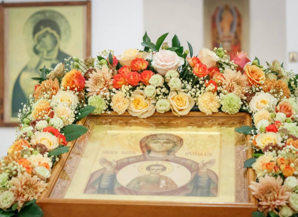 В Знаменском храме в Старой Кашире отпраздновали престольный праздник В Знаменском храме в Старой Кашире отпраздновали престольный праздник