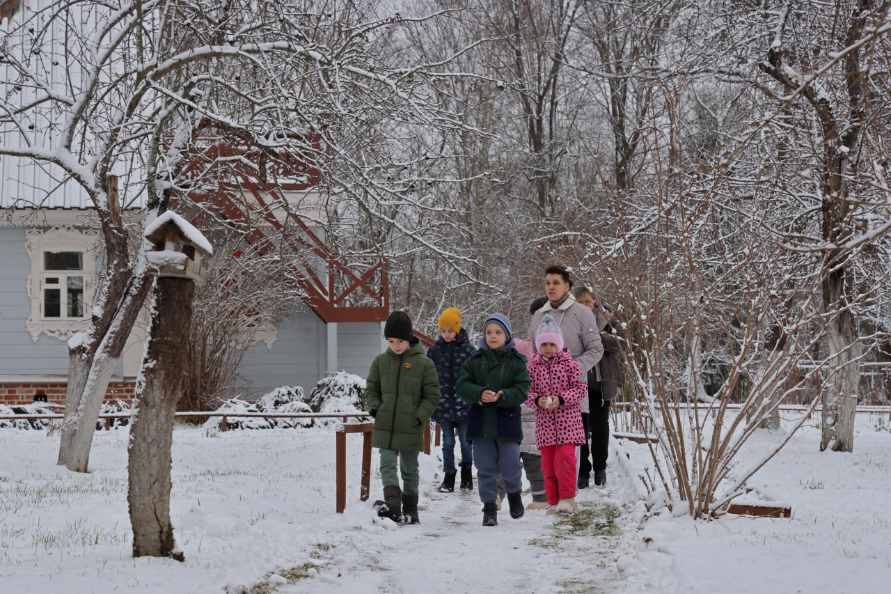 «В гости к Чехову!» заглянули воспитанники «Семейного городка» из деревни Райсеменовское «В гости к Чехову!» заглянули воспитанники «Семейного городка» из деревни Райсеменовское