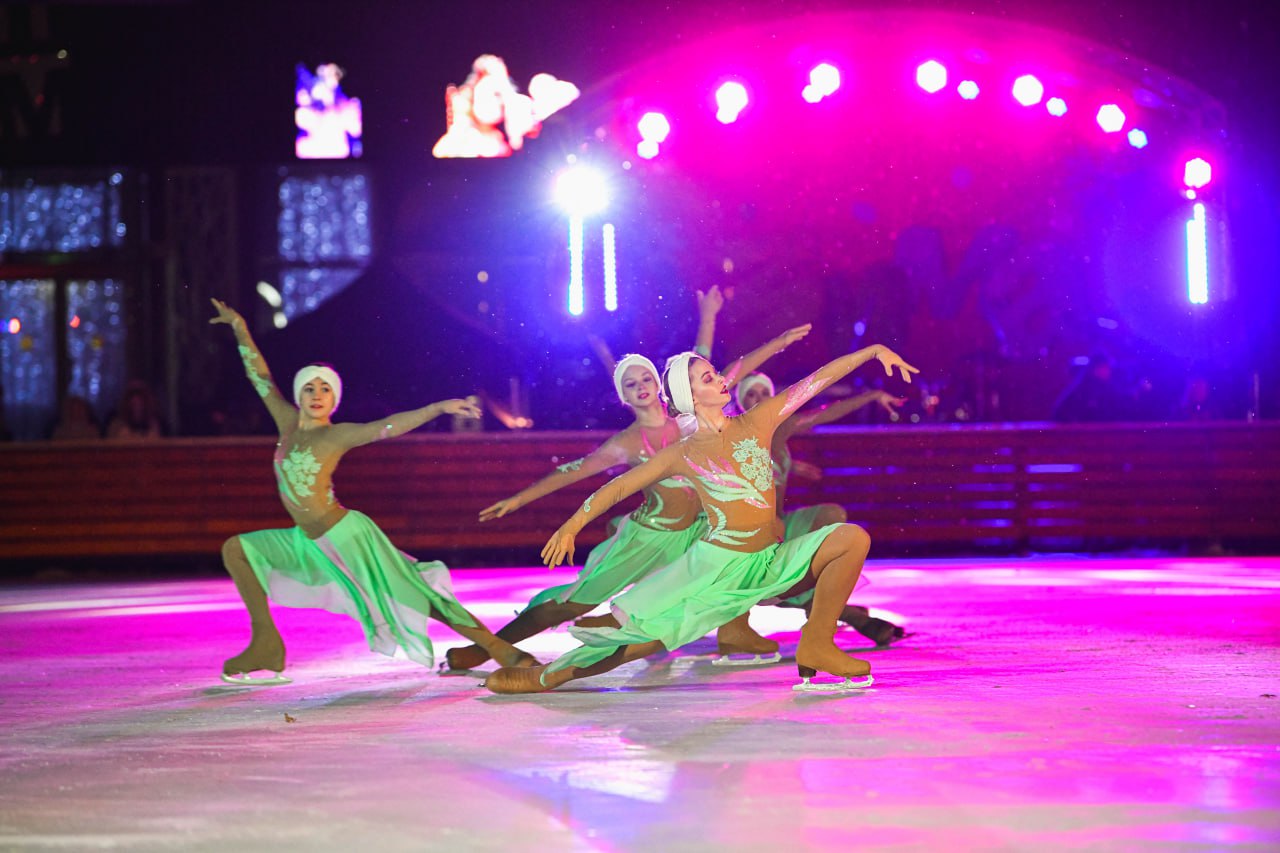 В Химках открыли седьмой сезон Театрального катка: Самые яркие моменты В Химках открыли седьмой сезон Театрального катка: Самые яркие моменты