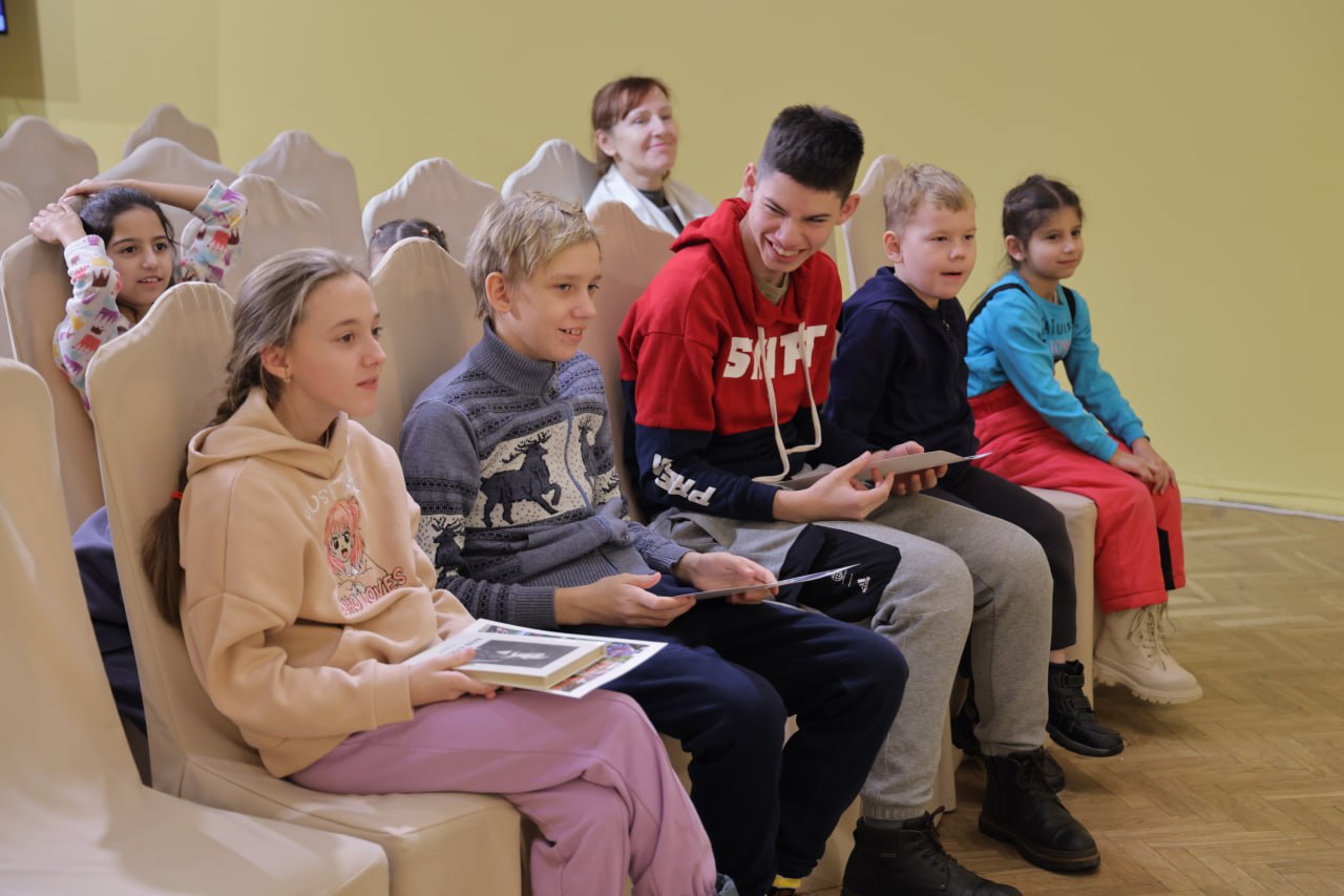 «В гости к Чехову!» заглянули воспитанники «Семейного городка» из деревни Райсеменовское «В гости к Чехову!» заглянули воспитанники «Семейного городка» из деревни Райсеменовское