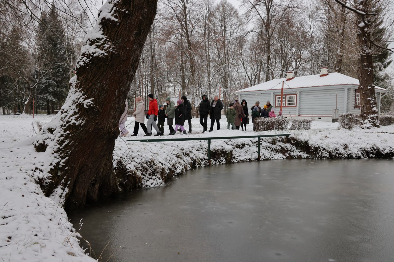 «В гости к Чехову!» заглянули воспитанники «Семейного городка» из деревни Райсеменовское «В гости к Чехову!» заглянули воспитанники «Семейного городка» из деревни Райсеменовское
