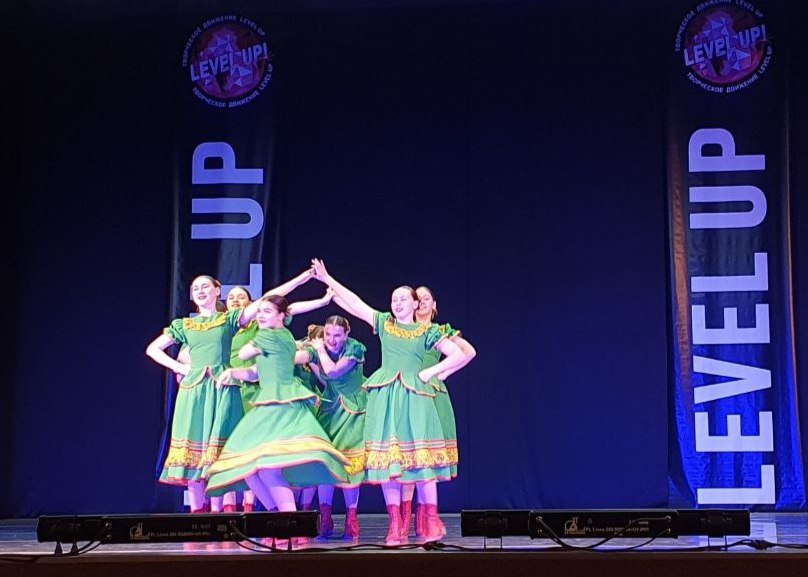 Образцовый детский коллектив ансамбль танца «Грация», руководитель Чистякова Галина Павловна, педагог Кисса Анастасия Алексеевна, стал Победителем и Призером Всероссийского конкурса хореографического искусства «Космический... Образцовый детский коллектив ансамбль танца «Грация», руководитель Чистякова Галина Павловна, педагог Кисса Анастасия Алексеевна, стал Победителем и Призером Всероссийского конкурса хореографического искусства «Космический...