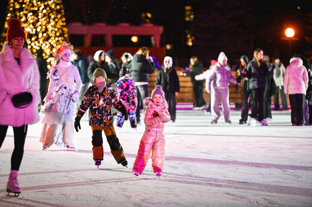 В Химках открыли седьмой сезон Театрального катка: Самые яркие моменты В Химках открыли седьмой сезон Театрального катка: Самые яркие моменты