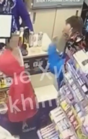 «Отец года» несколько раз ударил девятилетнюю дочь у кассы магазина в Химках