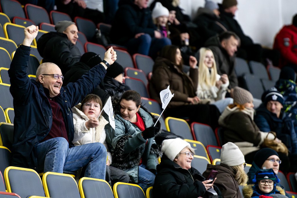 В ледовом дворце спорта «Кристалл» прошёл товарищеский матч любительских команд «Металлург» и «Элемаш» в честь 75-летия хоккейной команды завода «Электросталь» В ледовом дворце спорта «Кристалл» прошёл товарищеский матч любительских команд «Металлург» и «Элемаш» в честь 75-летия хоккейной команды завода «Электросталь»