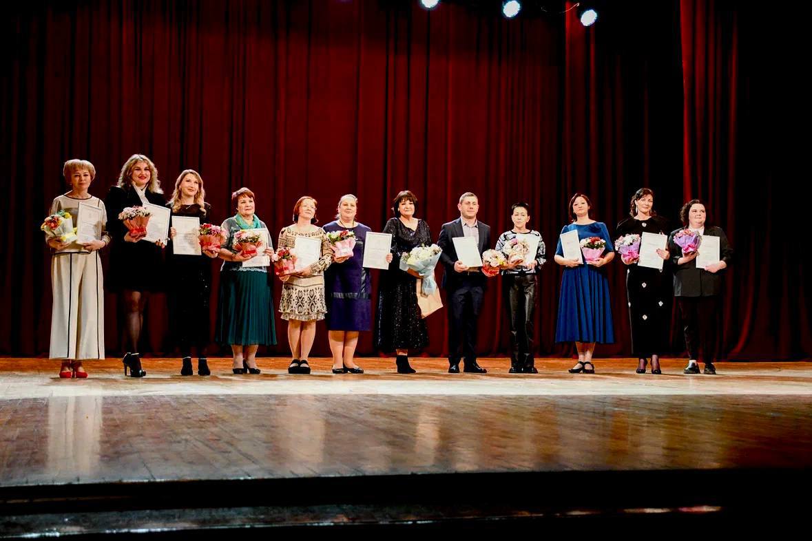 Жуковская школа №12 отпраздновала сорокалетний юбилей Жуковская школа №12 отпраздновала сорокалетний юбилей