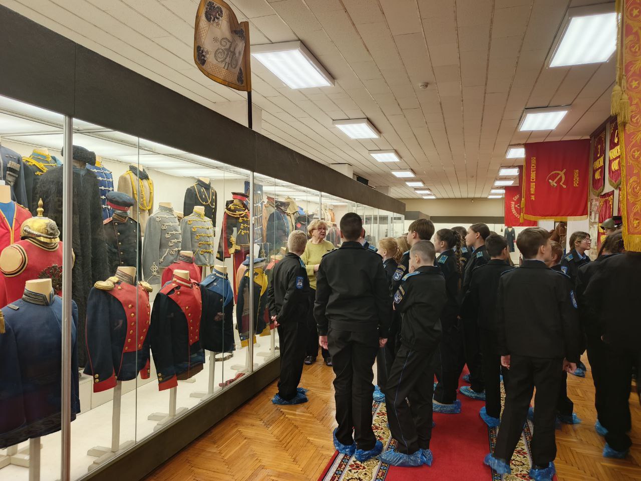 12 декабря в рамках патриотического воспитания предкадеты 6 кадетского класса посетили музей "Истории военной формы одежды" в г. Щелково Московской области 12 декабря в рамках патриотического воспитания предкадеты 6 кадетского класса посетили музей "Истории военной формы одежды" в г. Щелково Московской области