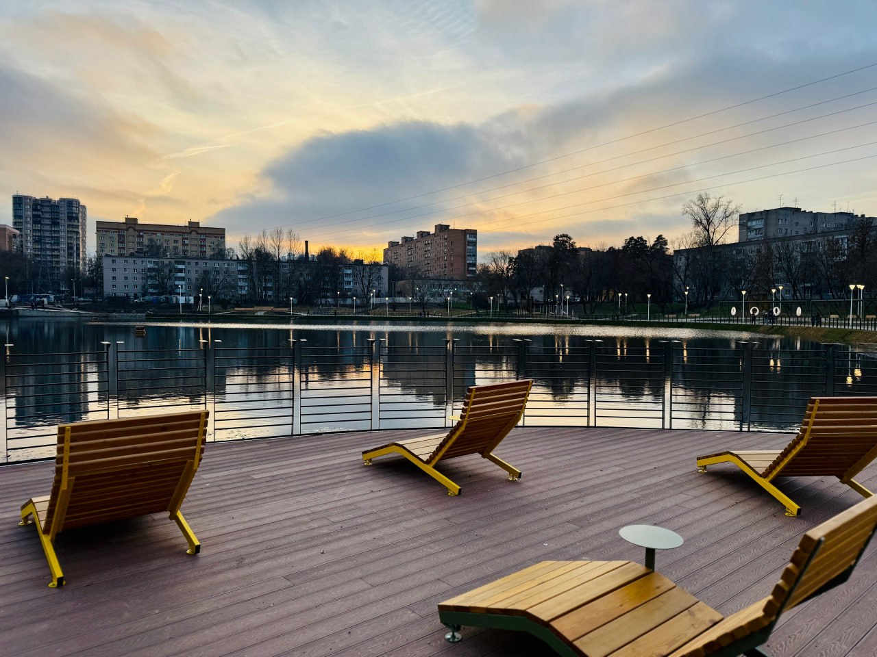 Пушкинский музыкально-драматический театр, продолжая сотрудничество с краеведом Ольгой Соловьевой, запускает новую серию иммерсивных экскурсий-променадов «Тайны Травинского озера. Новогодняя версия» и приглашает вас... Пушкинский музыкально-драматический театр, продолжая сотрудничество с краеведом Ольгой Соловьевой, запускает новую серию иммерсивных экскурсий-променадов «Тайны Травинского озера. Новогодняя версия» и приглашает вас...