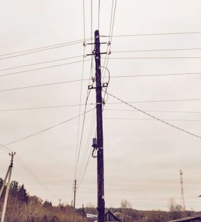 С начала 2025 года энергетики «Россети Московский регион» выявили более 240 тысяч незаконно смонтированных проводов волоконно-оптических линий связи на опорах линий электропередачи