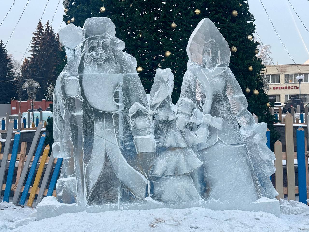 Новый год в Долгопрудном: скульпторы приступили к созданию ледяных фигур Новый год в Долгопрудном: скульпторы приступили к созданию ледяных фигур