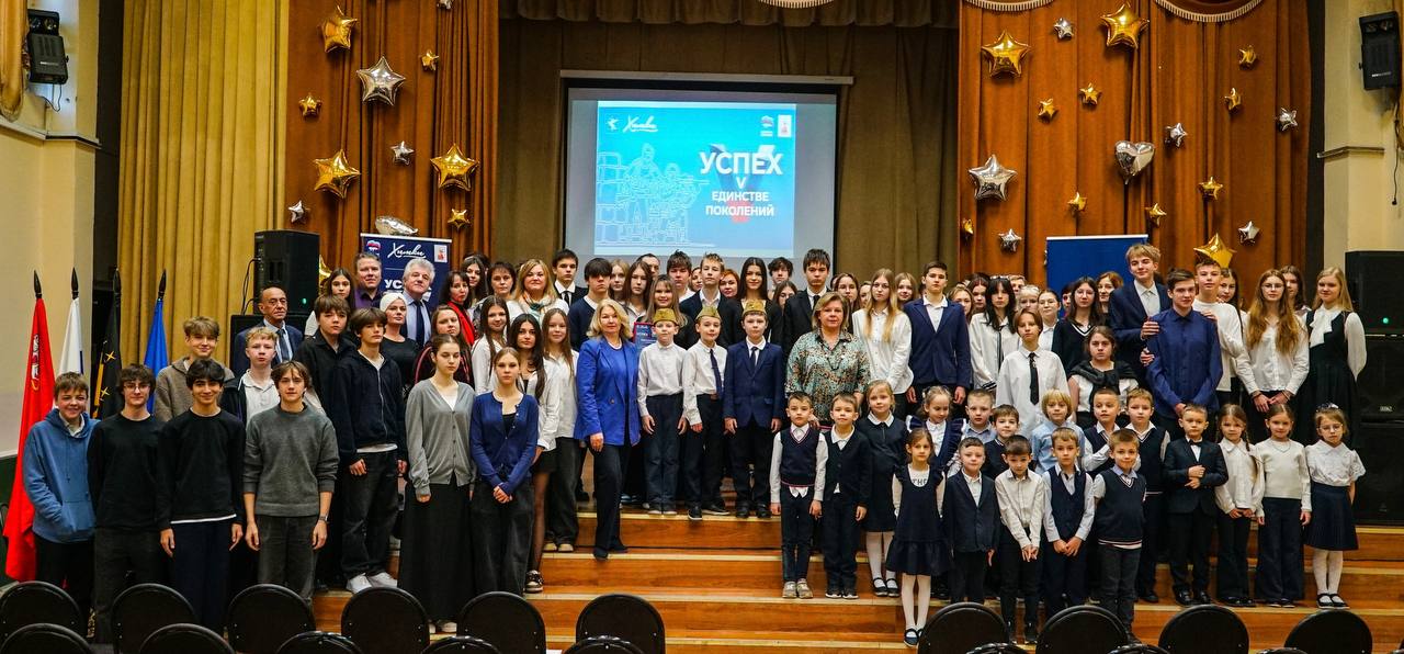 В школе «Триумф» почтили память выпускника-журналиста Антона Волошина В школе «Триумф» почтили память выпускника-журналиста Антона Волошина