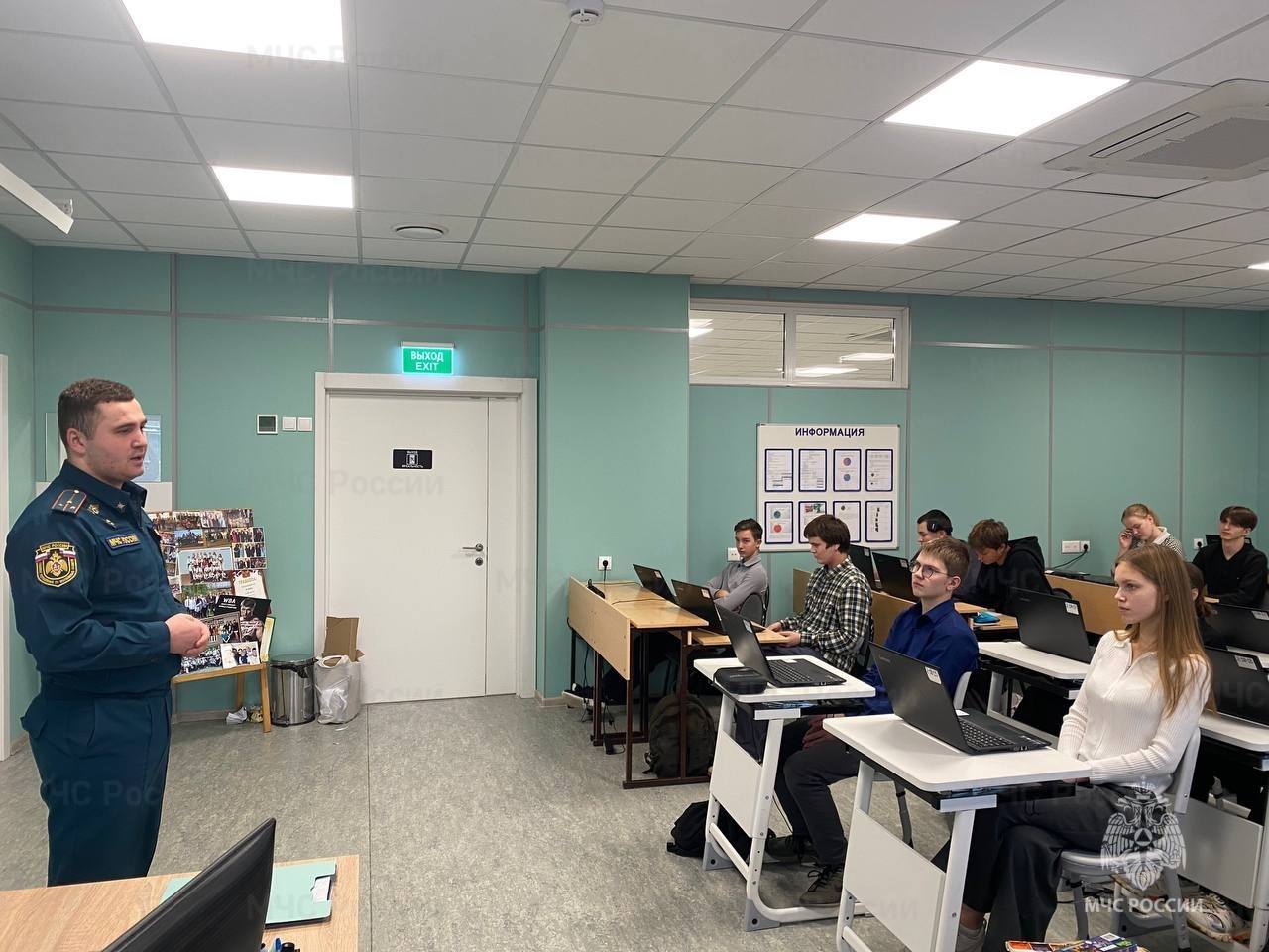 Сотрудники чрезвычайного ведомства проводят встречи со школьниками Чехова Сотрудники чрезвычайного ведомства проводят встречи со школьниками Чехова