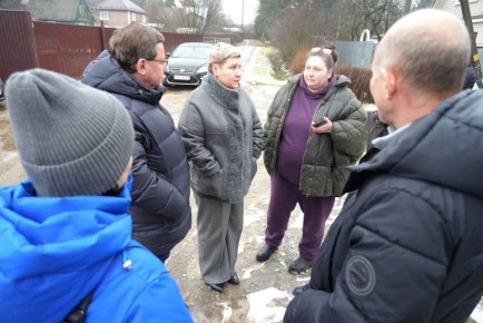 Вместе с профильным заместителем Юрием Гужвой и специалистами МУП «Водоканал» выехали в СНТ «Пламя»