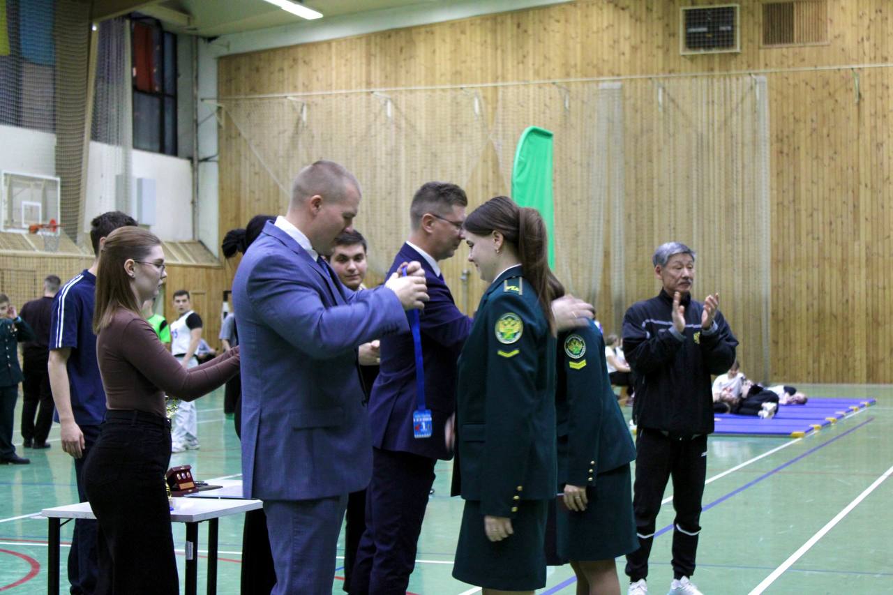 Студентам Российской таможенной академии в Люберцах вручили знаки отличия ГТО Студентам Российской таможенной академии в Люберцах вручили знаки отличия ГТО