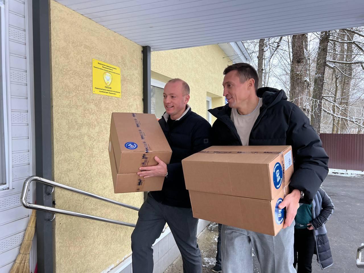 В преддверии Нового года уполномоченный главы округа Пушкинский Ольга Алексеева, депутат Мособлдумы Александр Легков, депутаты Совета депутатов Пушкинского Дмитрий Кульков и Михаил Сухарев посетили красноармейский филиал... В преддверии Нового года уполномоченный главы округа Пушкинский Ольга Алексеева, депутат Мособлдумы Александр Легков, депутаты Совета депутатов Пушкинского Дмитрий Кульков и Михаил Сухарев посетили красноармейский филиал...