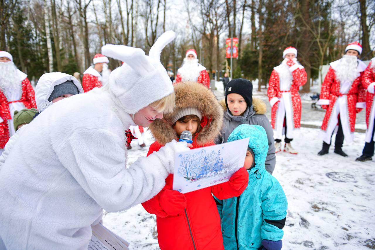 Как прошла праздничная программа Парки, сказки, торжество» в Артишоке Как прошла праздничная программа Парки, сказки, торжество» в Артишоке