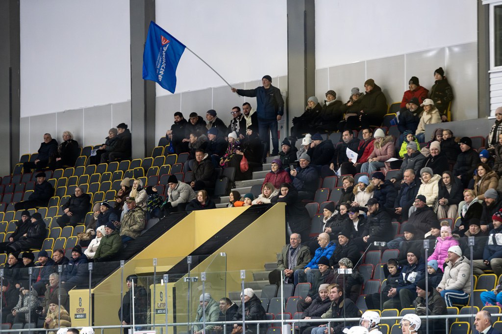 В ледовом дворце спорта «Кристалл» прошёл товарищеский матч любительских команд «Металлург» и «Элемаш» в честь 75-летия хоккейной команды завода «Электросталь» В ледовом дворце спорта «Кристалл» прошёл товарищеский матч любительских команд «Металлург» и «Элемаш» в честь 75-летия хоккейной команды завода «Электросталь»