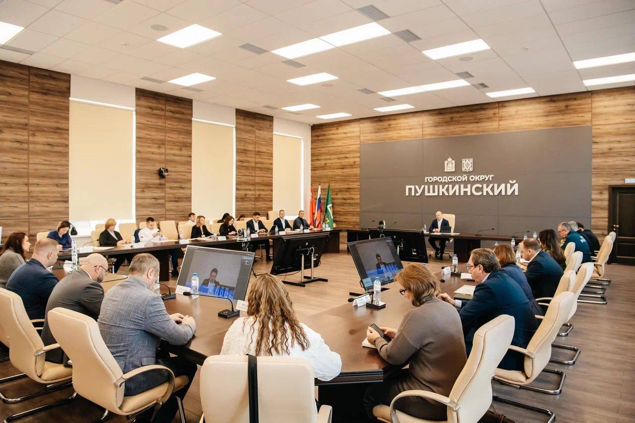 Максим Красноцветов: Сегодня под председательством Губернатора региона Андрея Воробьева прошло еженедельное совещание Максим Красноцветов: Сегодня под председательством Губернатора региона Андрея Воробьева прошло еженедельное совещание