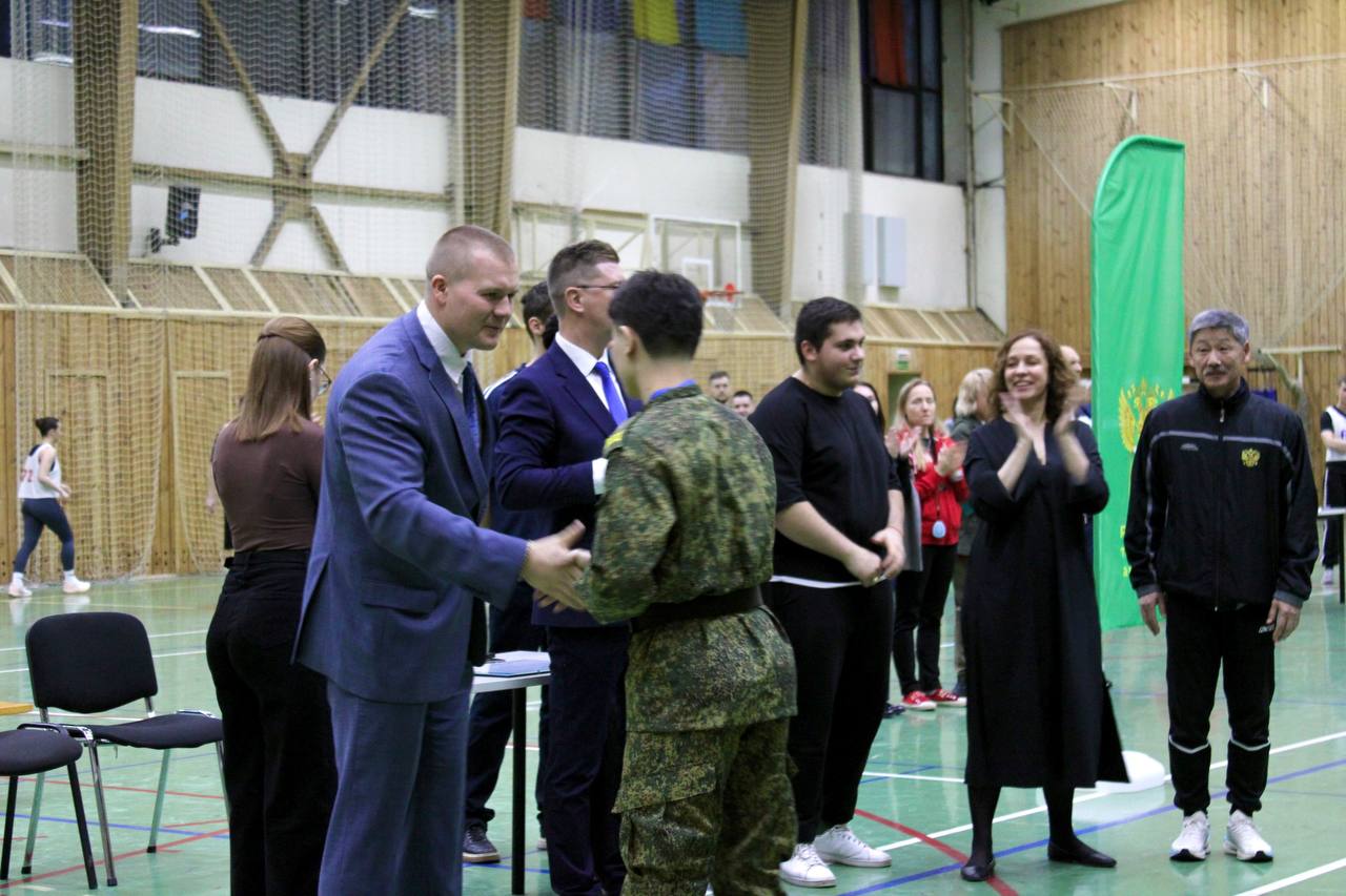 Студентам Российской таможенной академии в Люберцах вручили знаки отличия ГТО Студентам Российской таможенной академии в Люберцах вручили знаки отличия ГТО